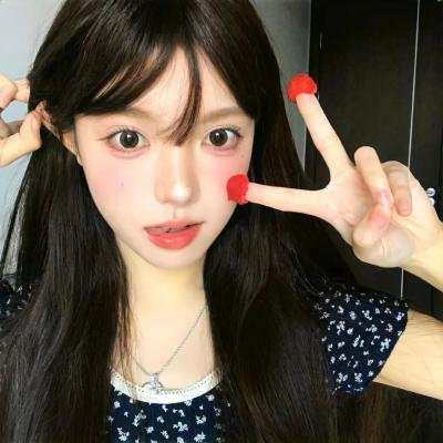 坐推土机的少女